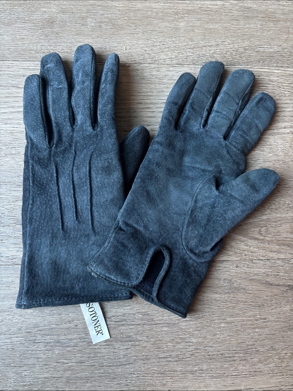 Isotoner women’s suede Navy Blue Suede Leather Lined Driving Gloves.